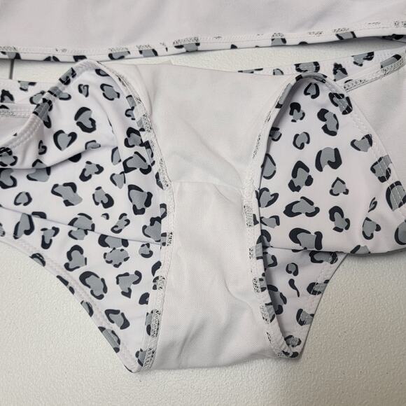 2 Piece Black & White Leopard Print Cap Style Sleeve Bikini sz M - Picture 8 of 8